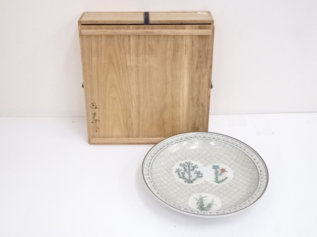 九谷焼　戸出政志造　色絵秋草之図飾地皿